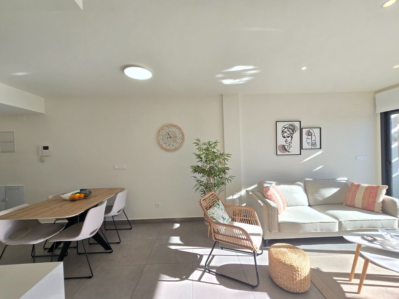 2-Bedroom Apartment in Las Filipinas, Orihuela Costa - Image 4