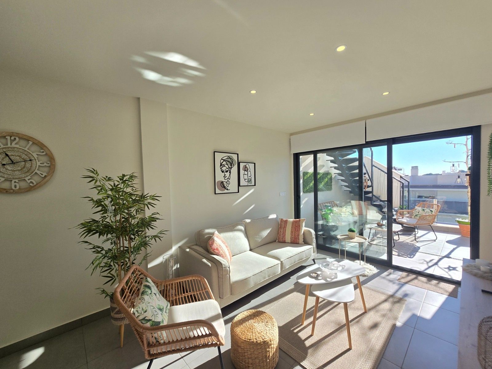 2-Bedroom Apartment in Las Filipinas, Orihuela Costa - Image 5