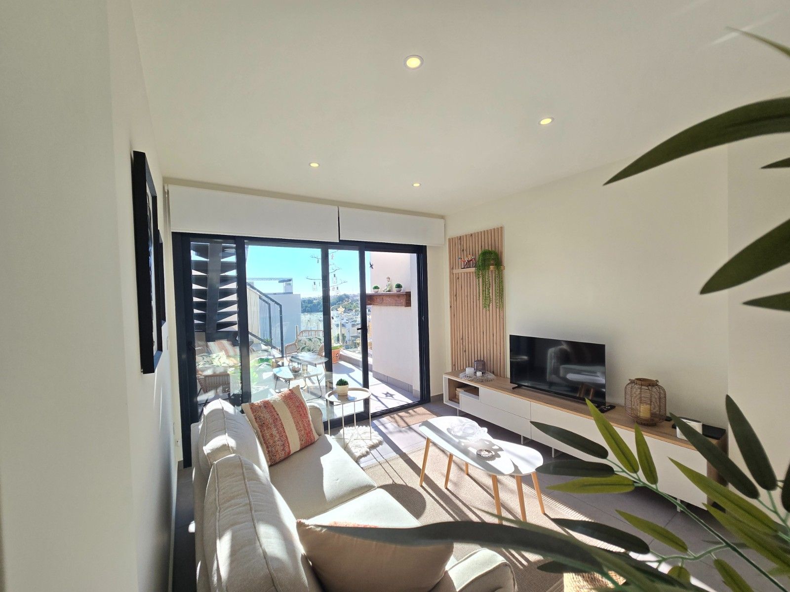 2-Bedroom Apartment in Las Filipinas, Orihuela Costa - Image 6