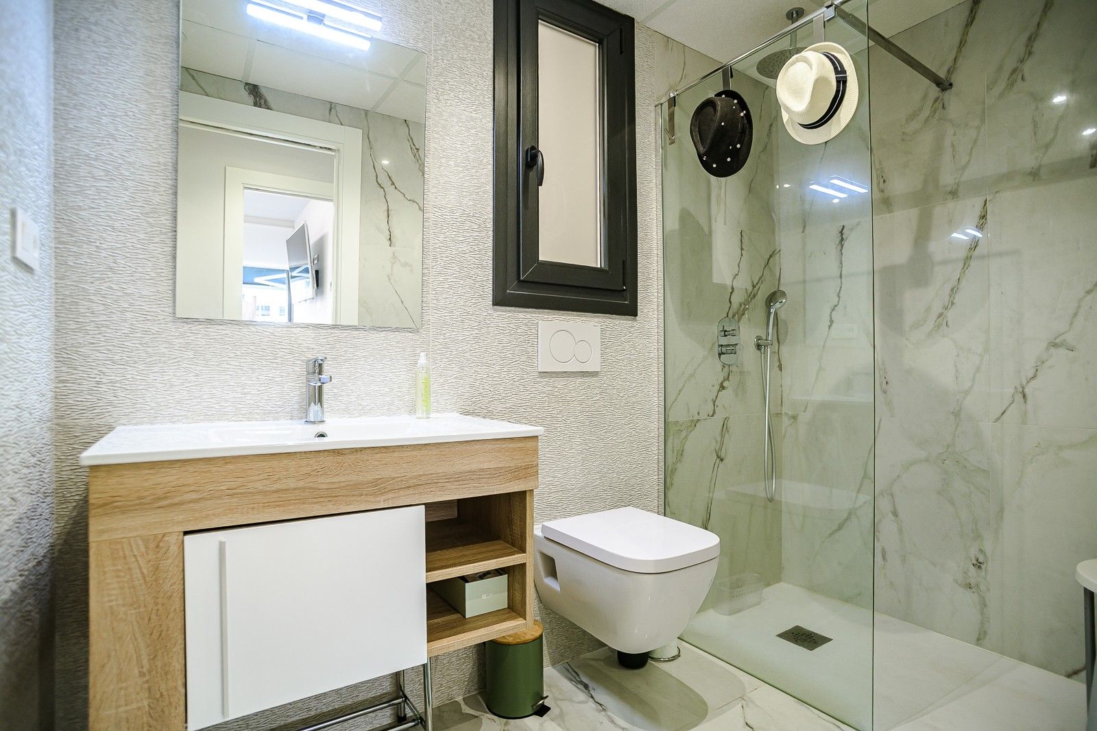 2-Bedroom Apartment in La Zenia, Orihuela Costa - Image 13
