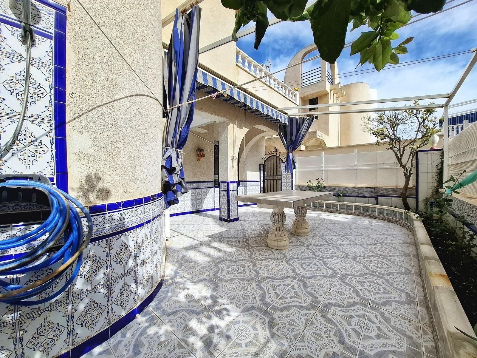 5-Bedroom Quad in Carrefour, Torrevieja - Image 4