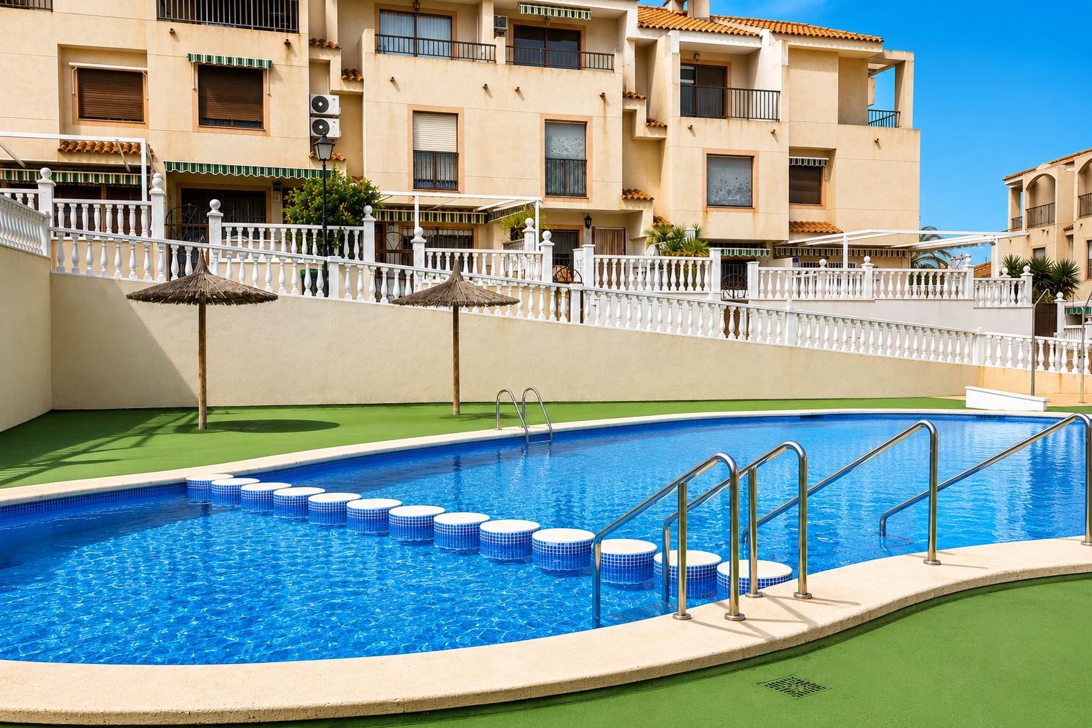 5-Bedroom House in Los Secanos, Guardamar del Segura - Image 2