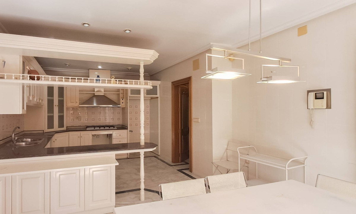 6-Bedroom Penthouse Apartment in Lo Pagan, San Pedro del ... - Image 9