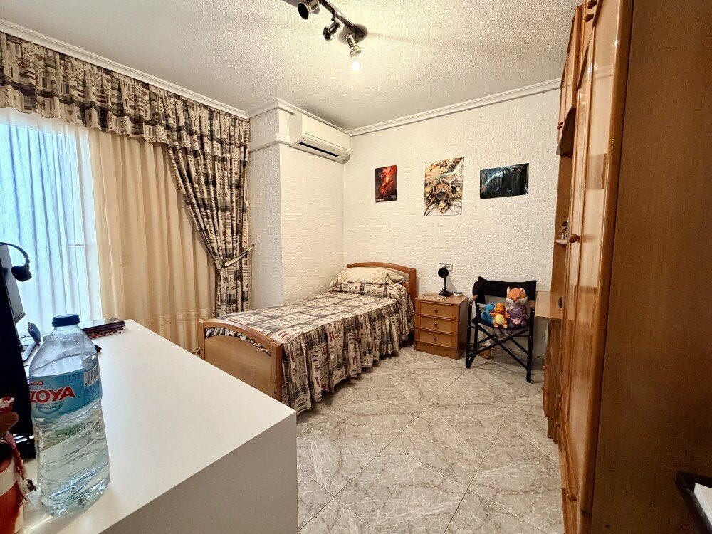 6-Bedroom Apartment in Torrevieja, Torrevieja - Image 4