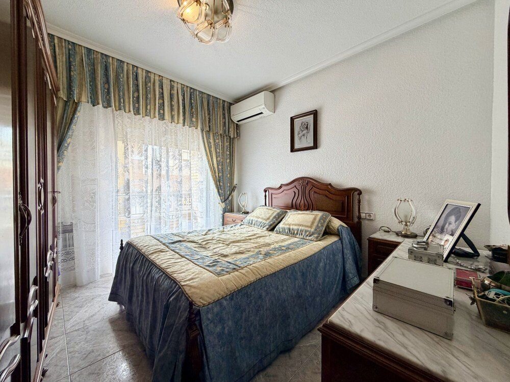 6-Bedroom Apartment in Torrevieja, Torrevieja - Image 7