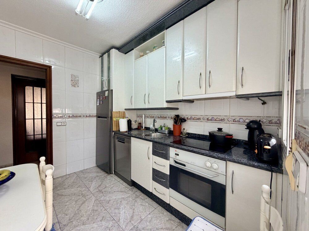 6-Bedroom Apartment in Torrevieja, Torrevieja - Image 8