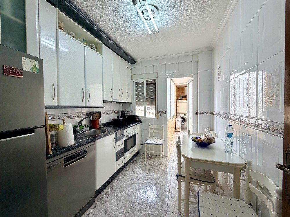 6-Bedroom Apartment in Torrevieja, Torrevieja - Image 9