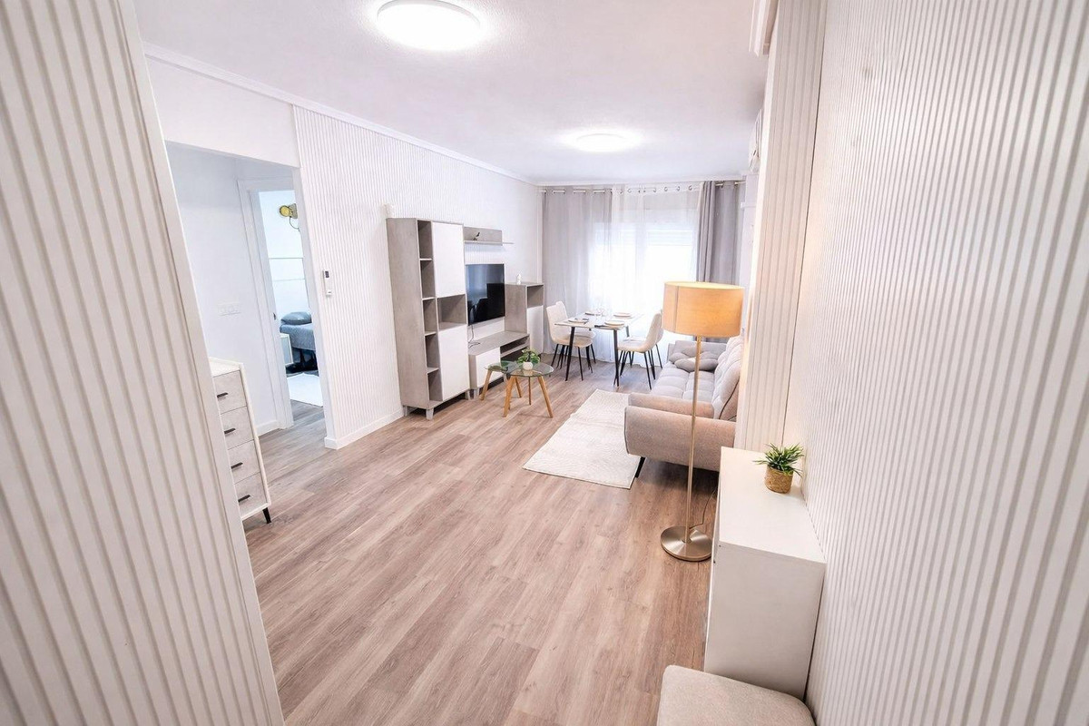 1-Bedroom Middle Floor Apartment in  Torrevieja | Sunny C... - Image 4