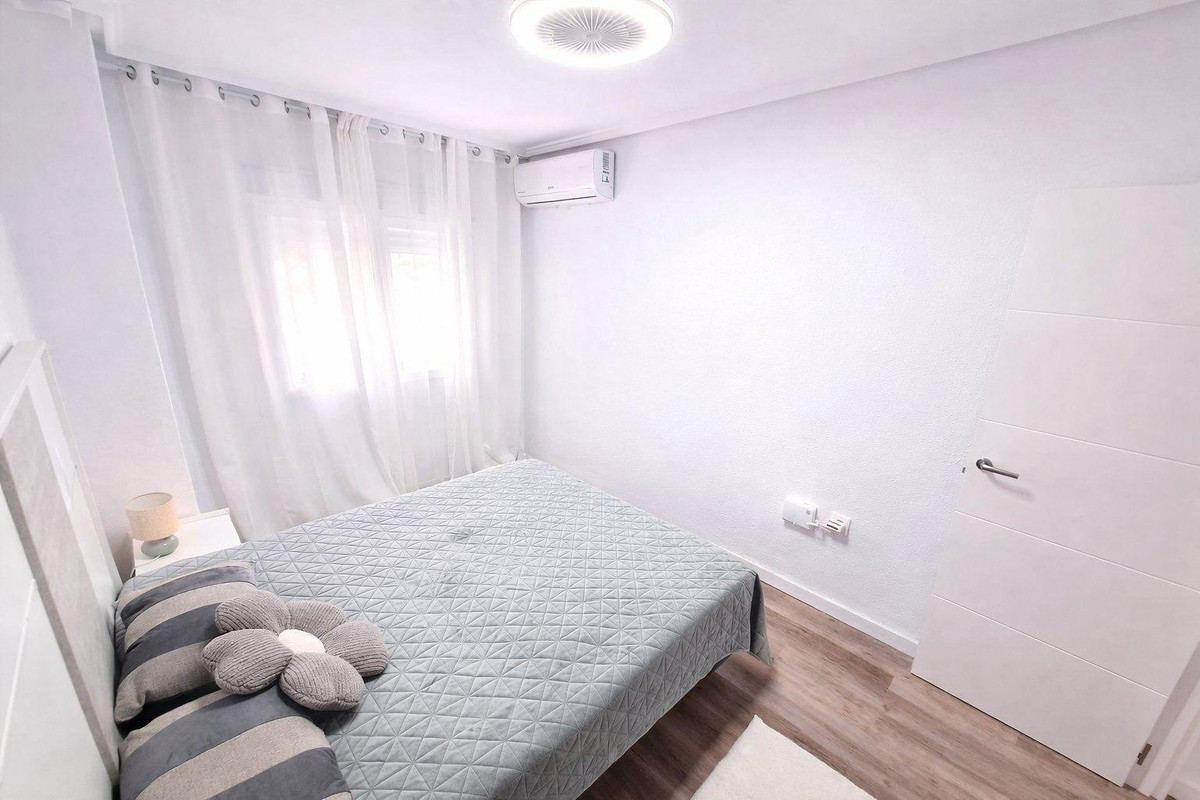 1-Bedroom Middle Floor Apartment in  Torrevieja | Sunny C... - Image 5