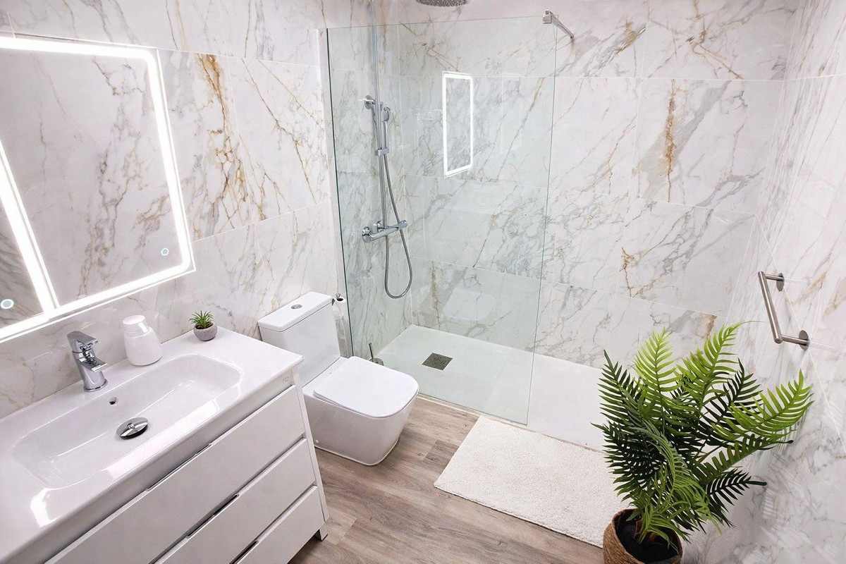 1-Bedroom Middle Floor Apartment in  Torrevieja | Sunny C... - Image 6