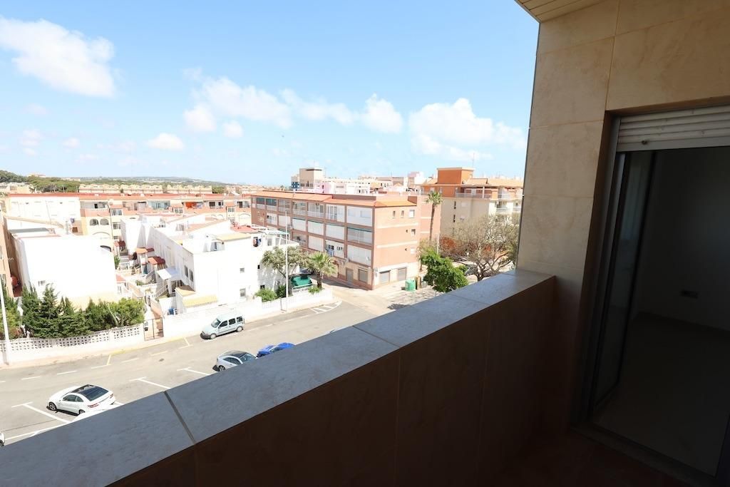 Apartment in Torrevieja - Image 4