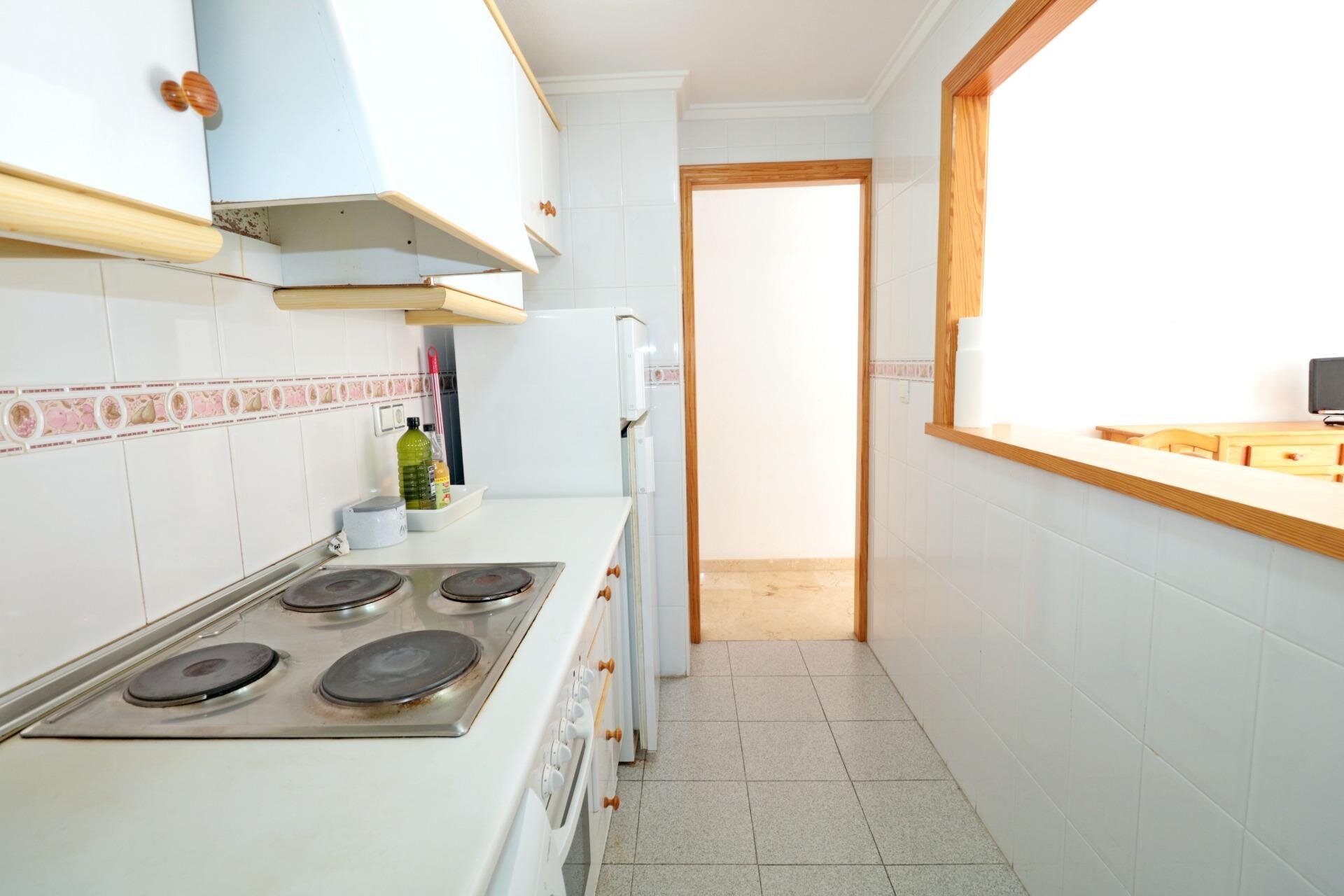 2-Bedroom Apartment in Paseo Maritimo, Torrevieja - Image 10