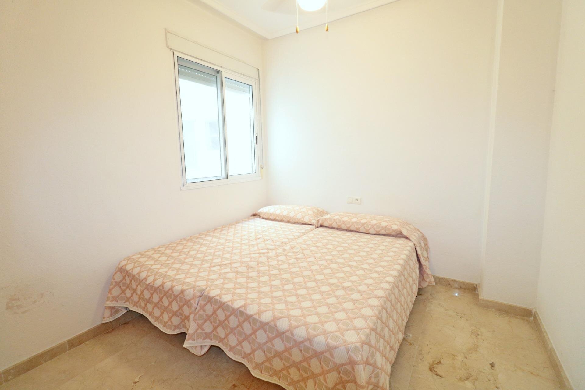 2-Bedroom Apartment in Paseo Maritimo, Torrevieja - Image 11