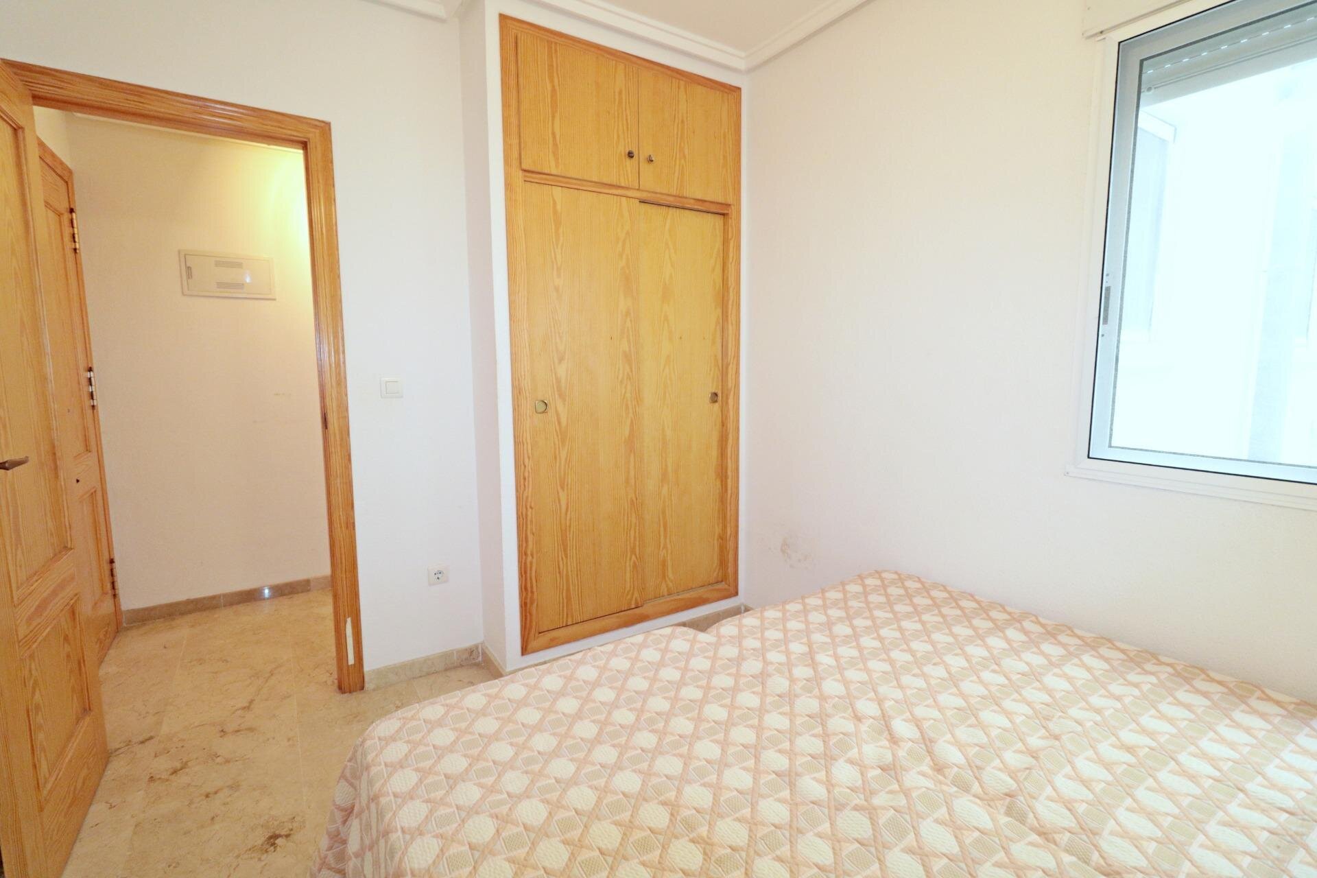 2-Bedroom Apartment in Paseo Maritimo, Torrevieja - Image 12