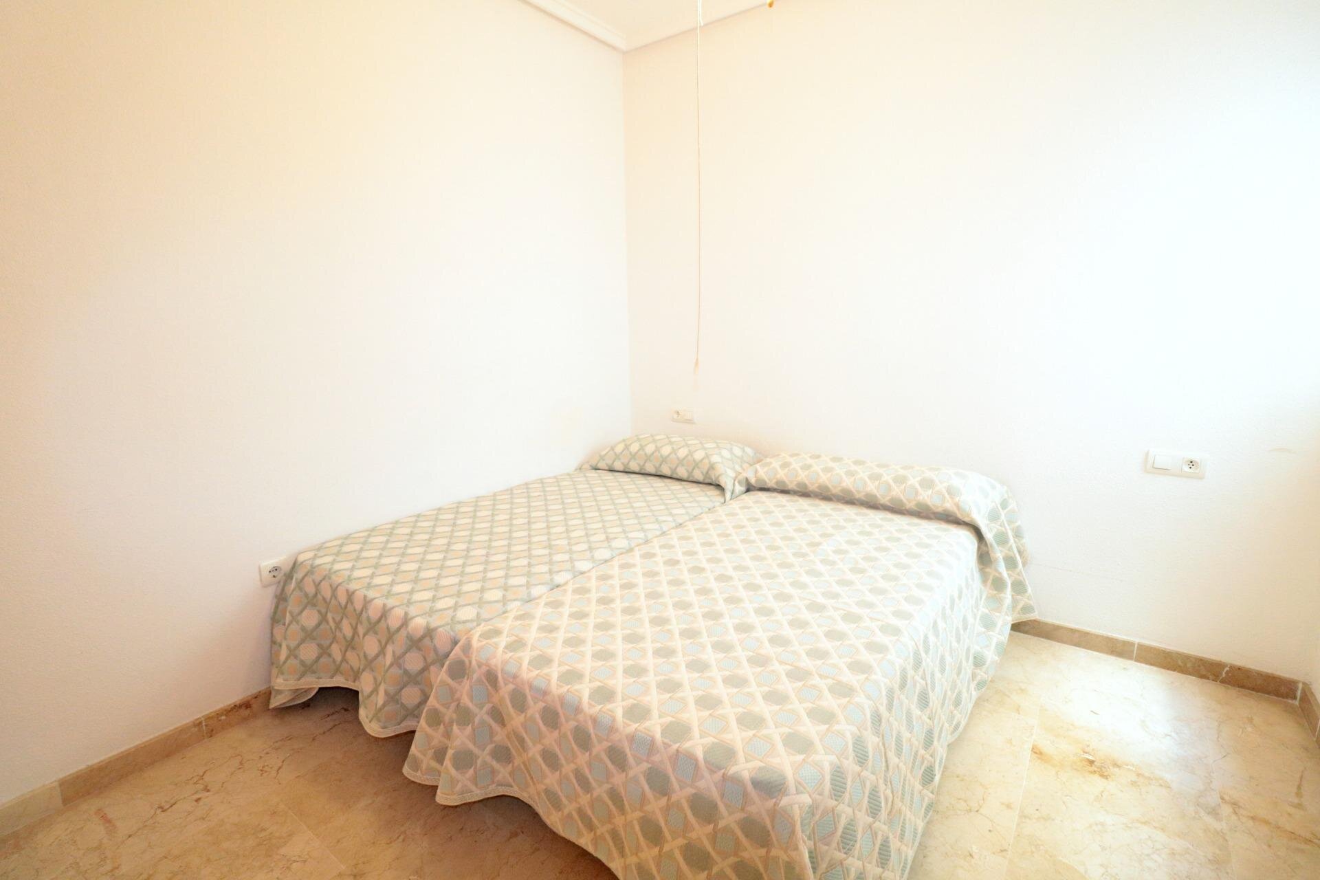 2-Bedroom Apartment in Paseo Maritimo, Torrevieja - Image 17