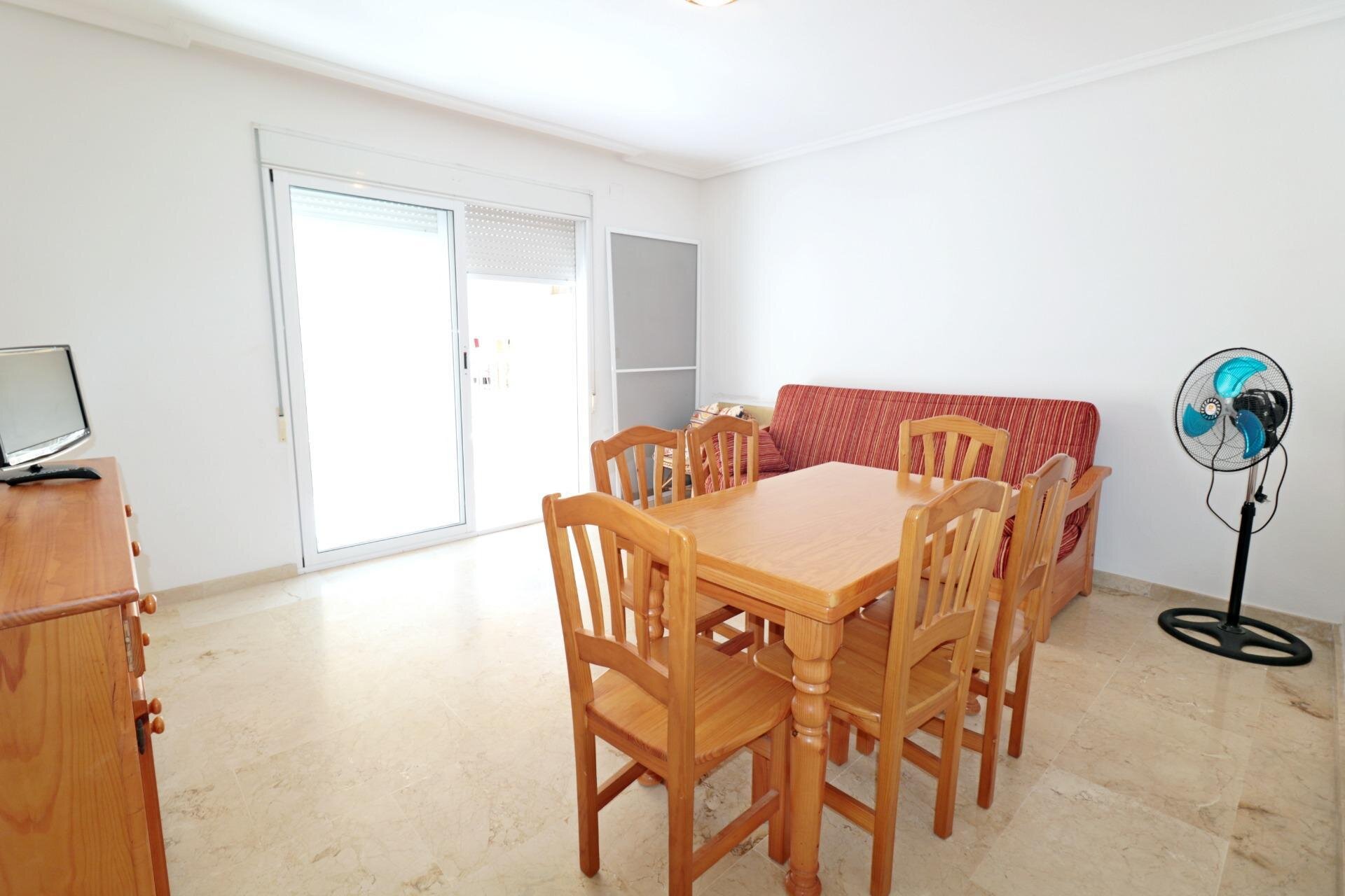 2-Bedroom Apartment in Paseo Maritimo, Torrevieja - Image 5