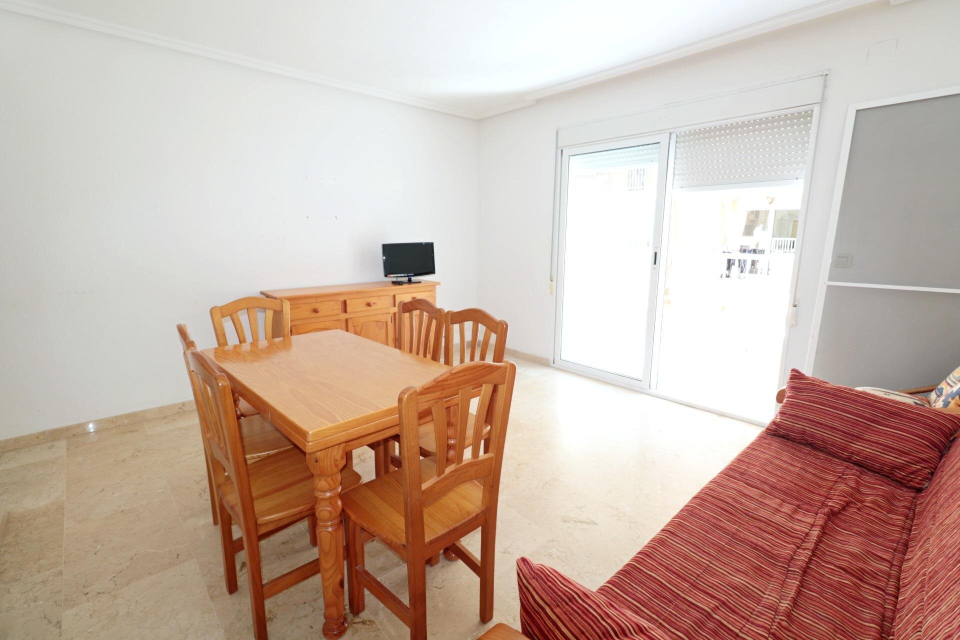 2-Bedroom Apartment in Paseo Maritimo, Torrevieja - Image 6