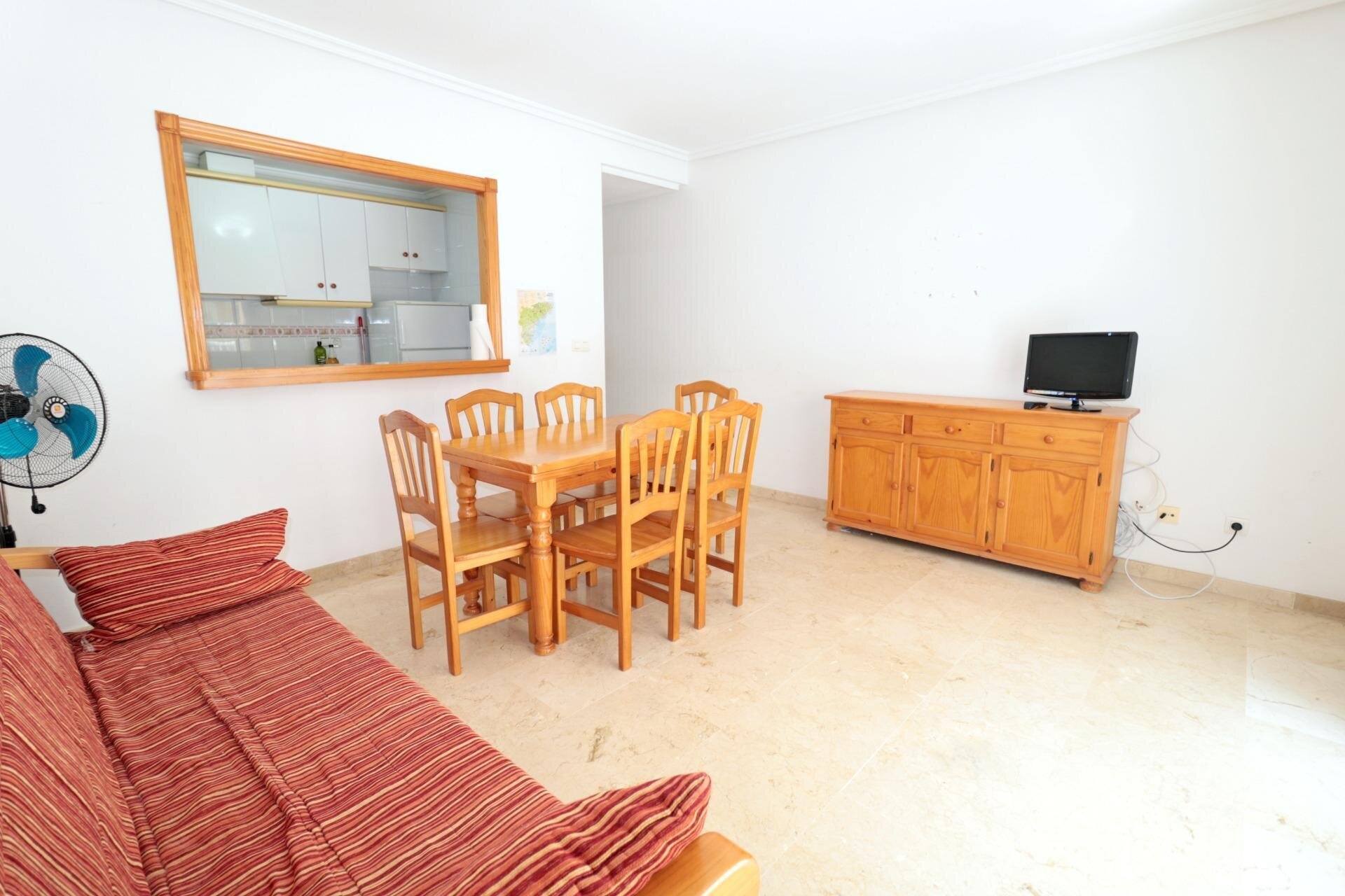 2-Bedroom Apartment in Paseo Maritimo, Torrevieja - Image 7