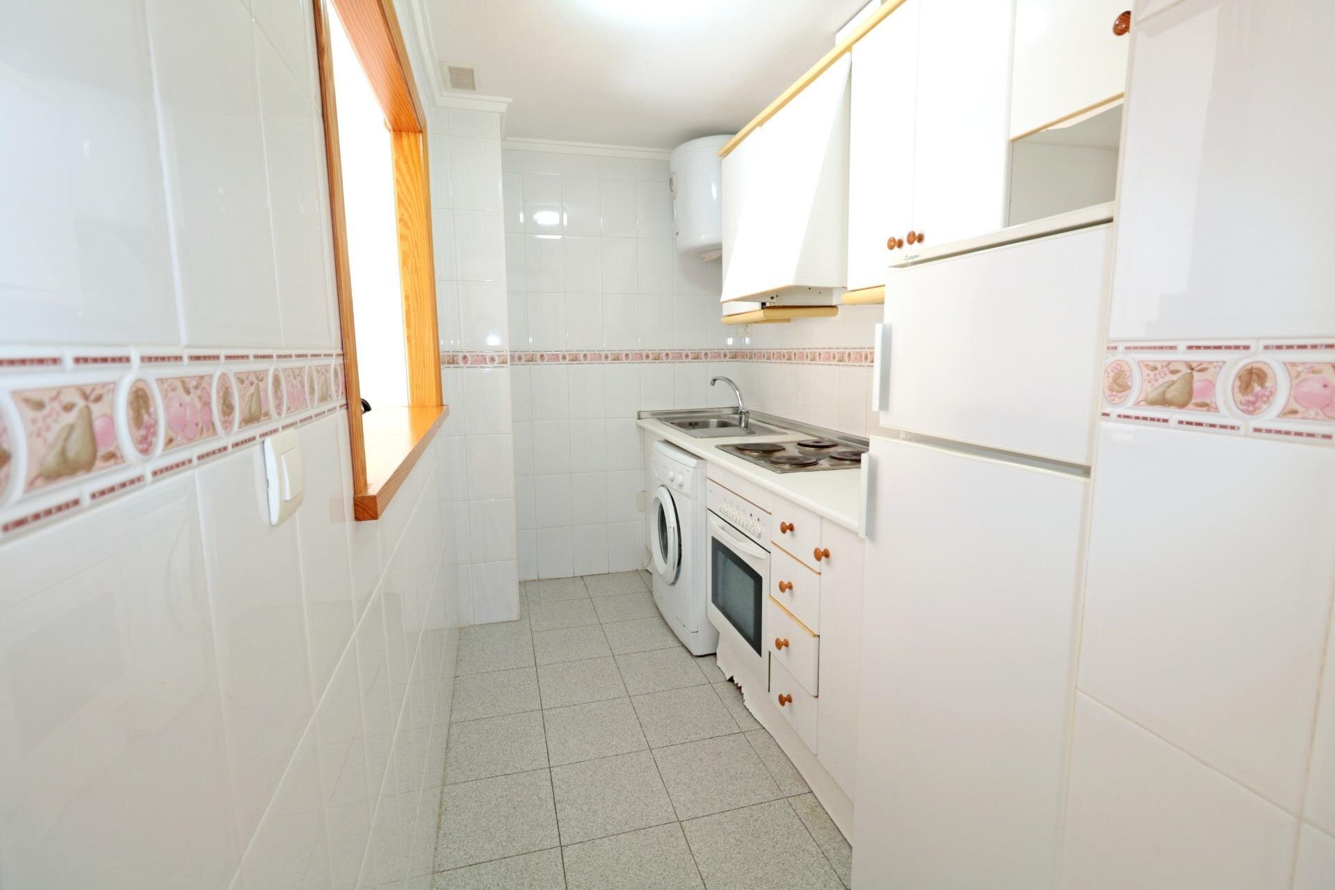 2-Bedroom Apartment in Paseo Maritimo, Torrevieja - Image 8