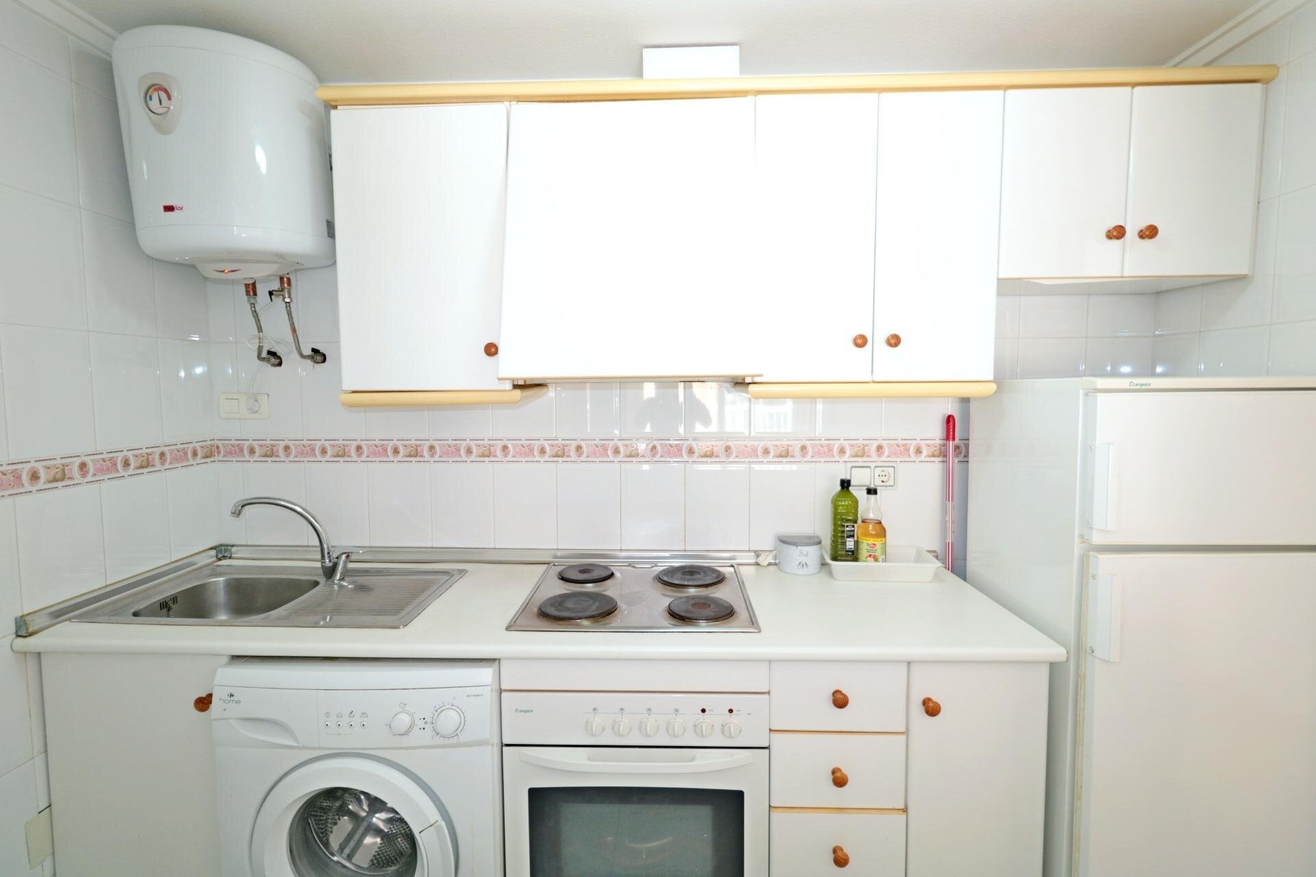 2-Bedroom Apartment in Paseo Maritimo, Torrevieja - Image 9