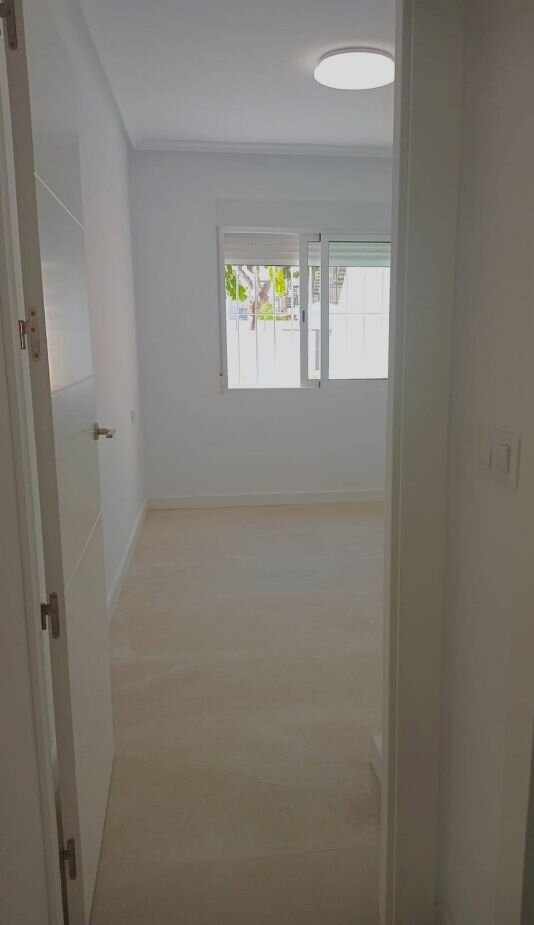 2-Bedroom House in Pilar de la Horadada - Image 10