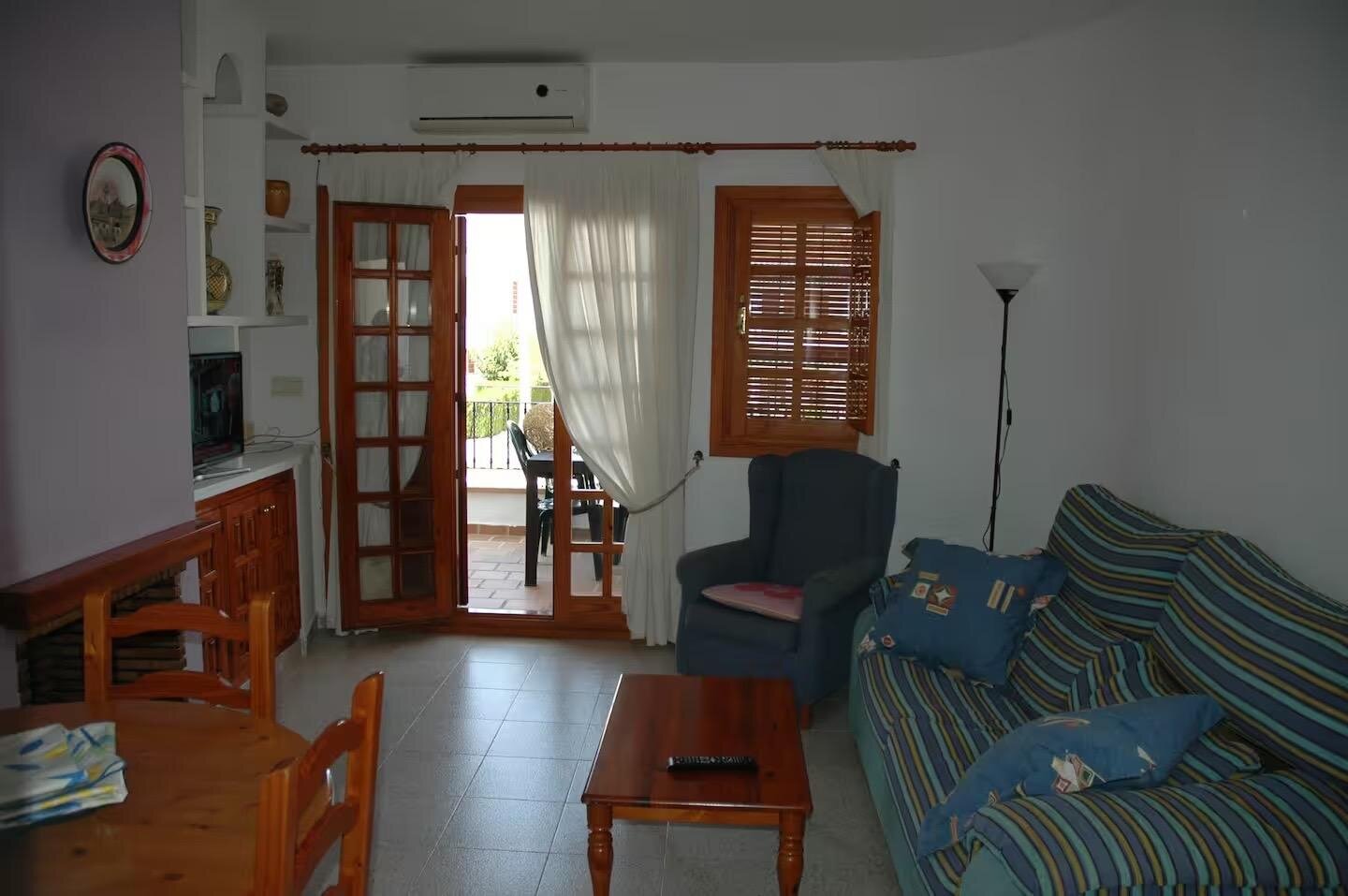 2-Bedroom Apartment in Pueblo Latino, Pilar de la Horadada - Image 9