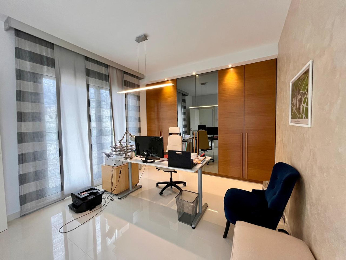 4-Bedroom Detached House in Dehesa de Campoamor, Orihuela... - Image 10