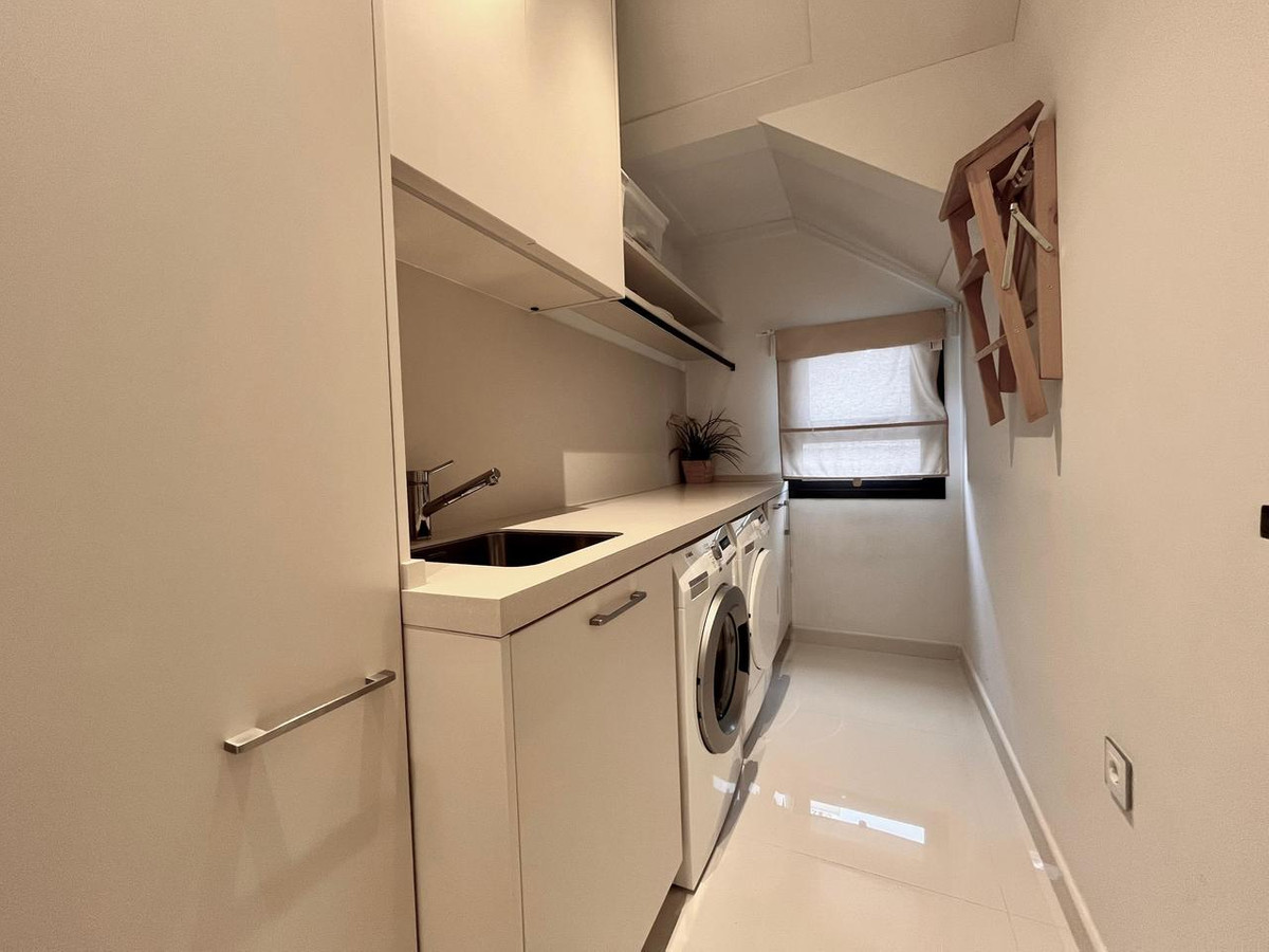 4-Bedroom Detached House in Dehesa de Campoamor, Orihuela... - Image 19