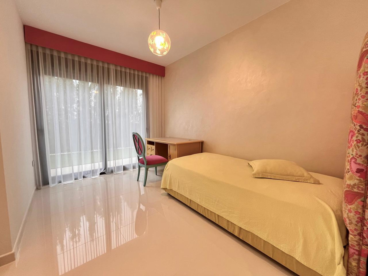 4-Bedroom Detached House in Dehesa de Campoamor, Orihuela... - Image 21