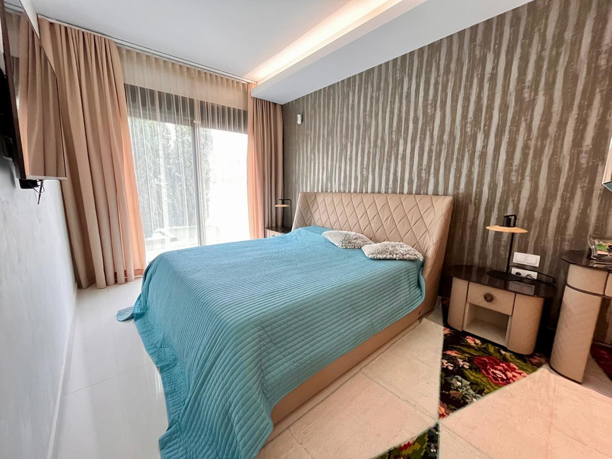 4-Bedroom Detached House in Dehesa de Campoamor, Orihuela... - Image 24