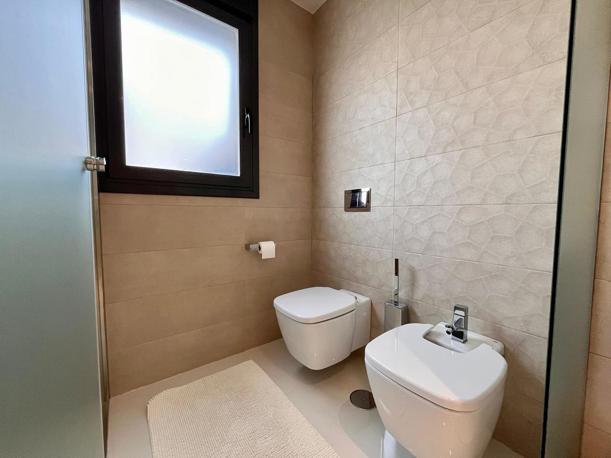 4-Bedroom Detached House in Dehesa de Campoamor, Orihuela... - Image 25