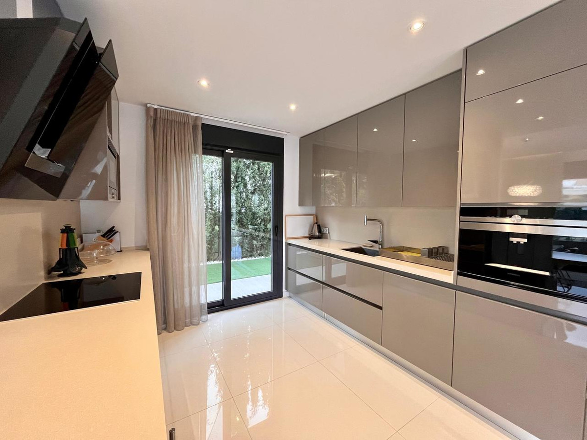 4-Bedroom Detached House in Dehesa de Campoamor, Orihuela... - Image 5