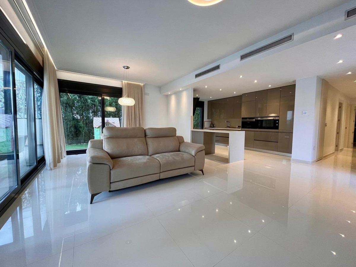 4-Bedroom Detached House in Dehesa de Campoamor, Orihuela... - Image 7