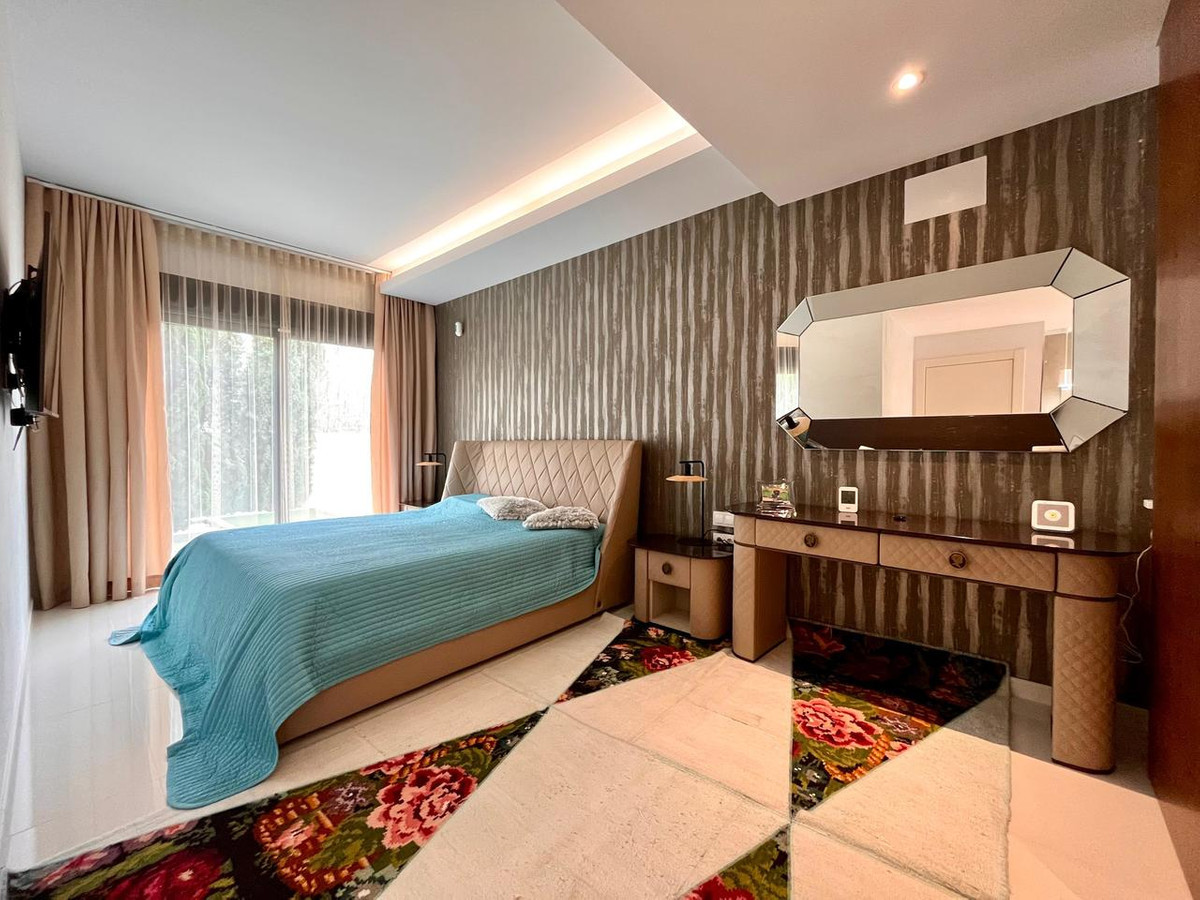 4-Bedroom Detached House in Dehesa de Campoamor, Orihuela... - Image 8