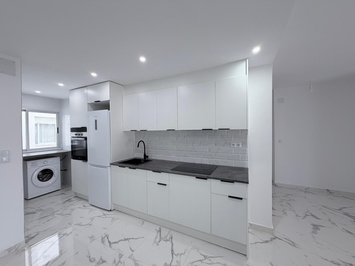 3-Bedroom Middle Floor Apartment in  Torrevieja | Sunny C... - Image 3