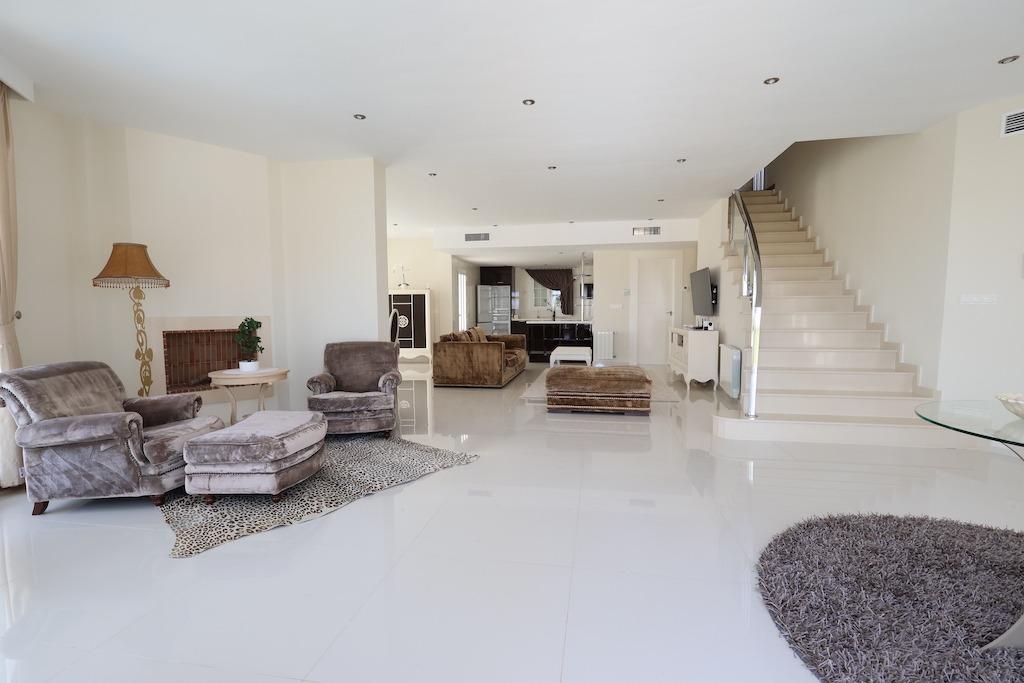 5-Bedroom Villa in Cuidad Quesada, Rojales - Image 10