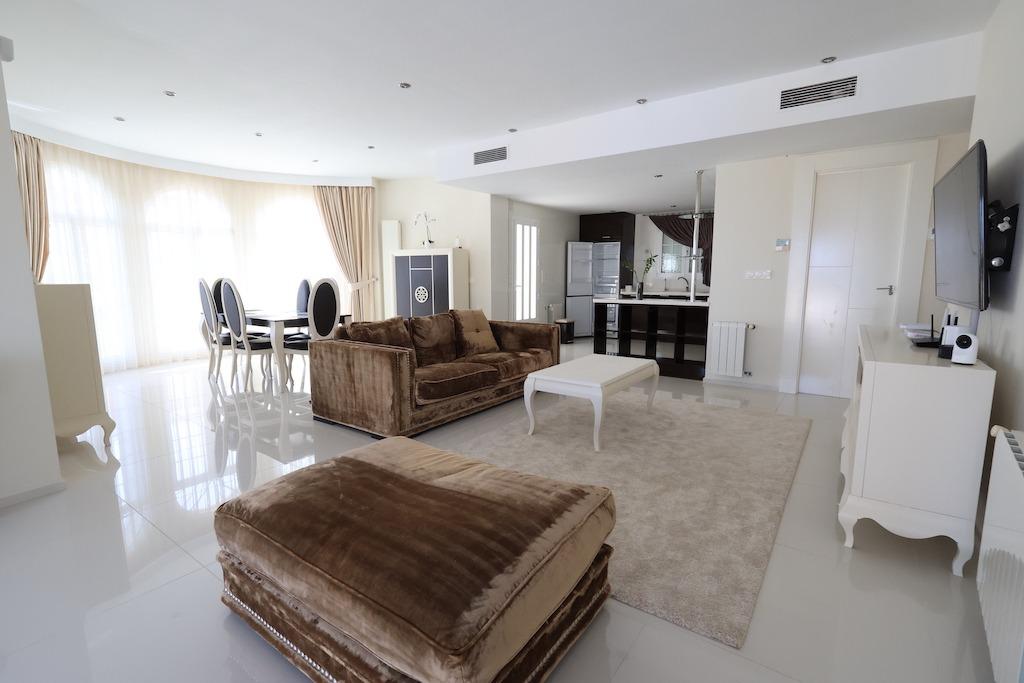 5-Bedroom Villa in Cuidad Quesada, Rojales - Image 12