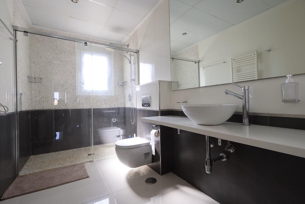 5-Bedroom Villa in Cuidad Quesada, Rojales - Image 18