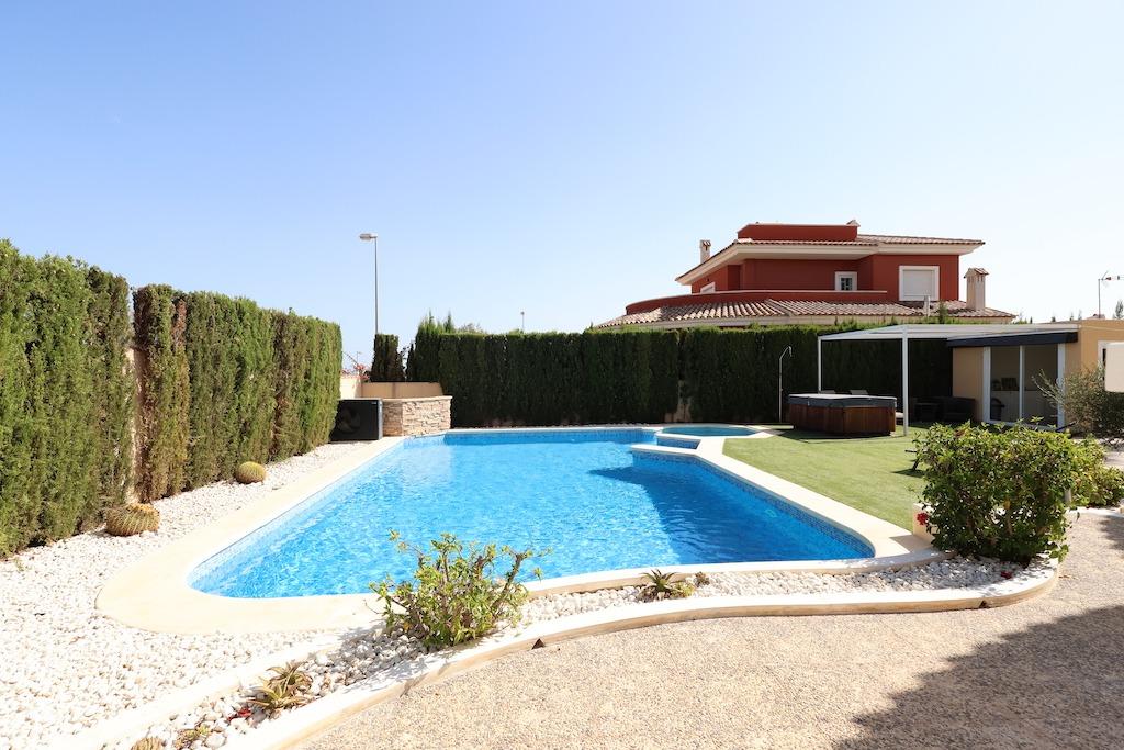 5-Bedroom Villa in Cuidad Quesada, Rojales - Image 2