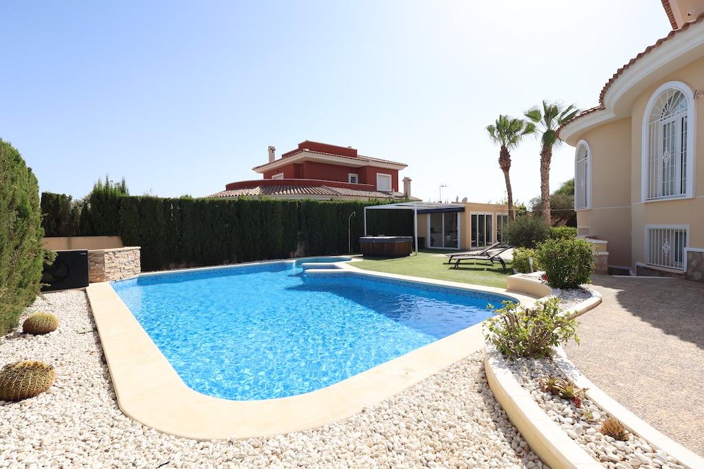 5-Bedroom Villa in Cuidad Quesada, Rojales - Image 3