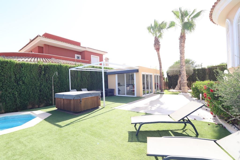 5-Bedroom Villa in Cuidad Quesada, Rojales - Image 4