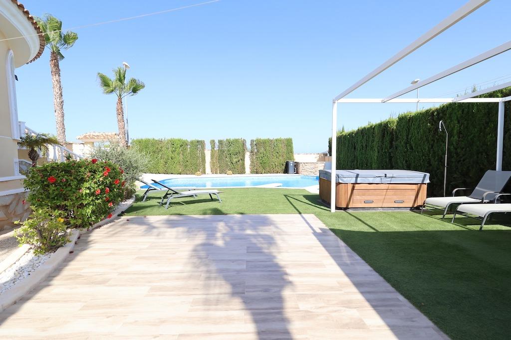 5-Bedroom Villa in Cuidad Quesada, Rojales - Image 5