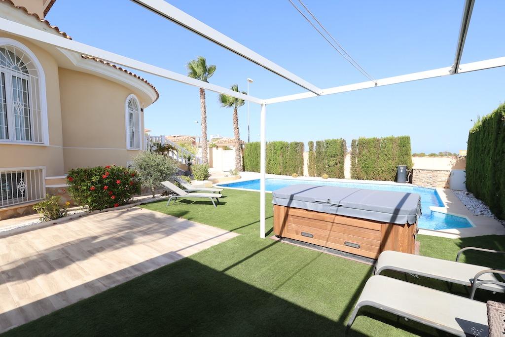 5-Bedroom Villa in Cuidad Quesada, Rojales - Image 6
