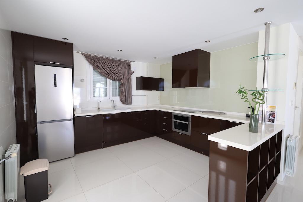 5-Bedroom Villa in Cuidad Quesada, Rojales - Image 9