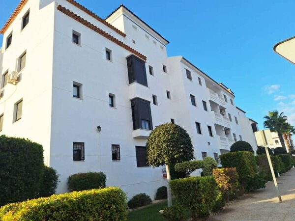 Apartamento de 3 Dormitorios en Las Filipinas, Orihuela Costa