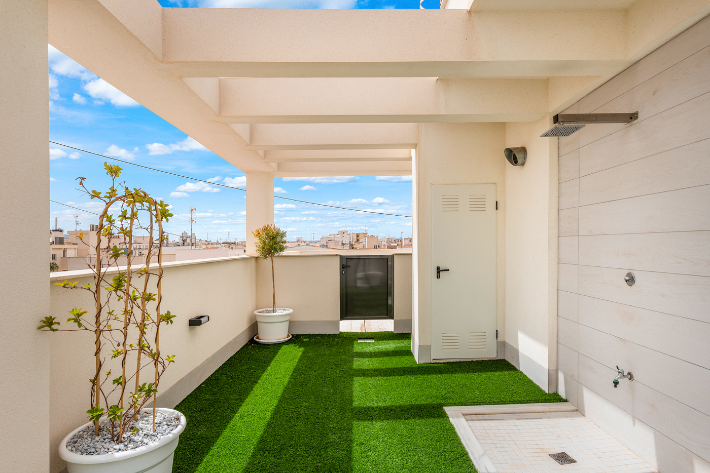 2-Bedroom Apartment in Torrevieja - Image 23