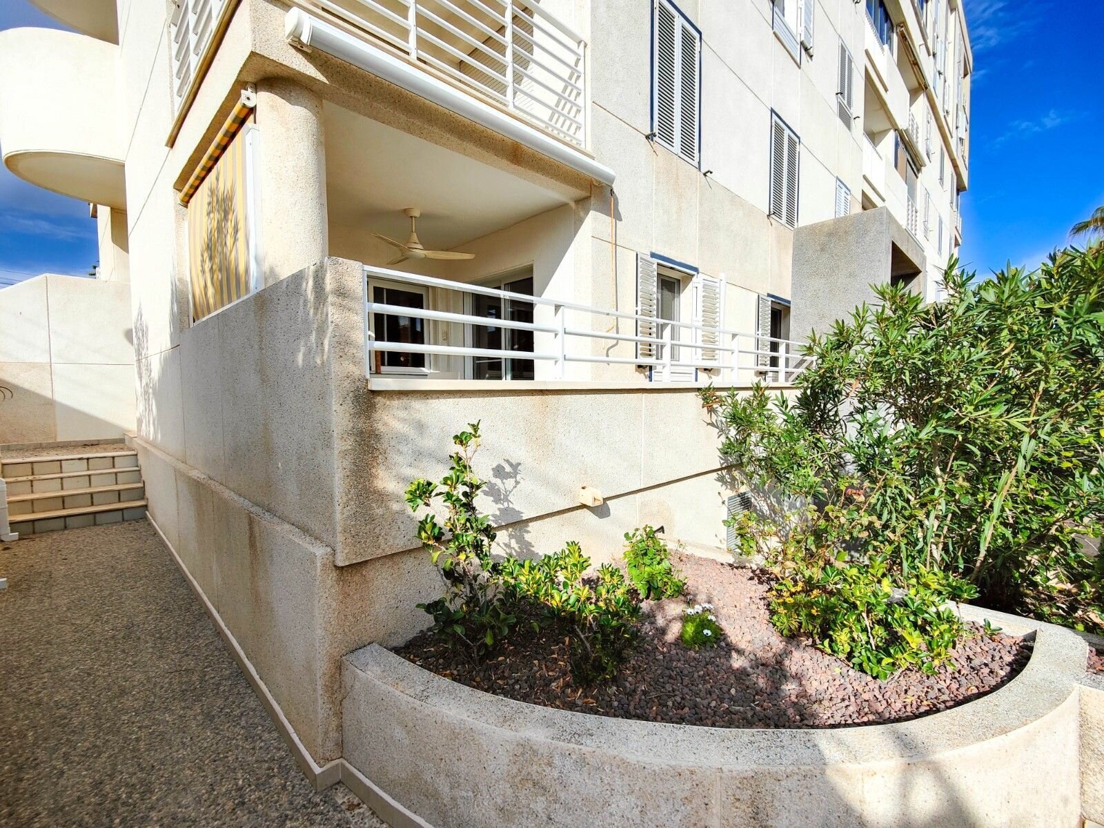 2-Bedroom Apartment in Torre la Mata, Torrevieja - Image 3