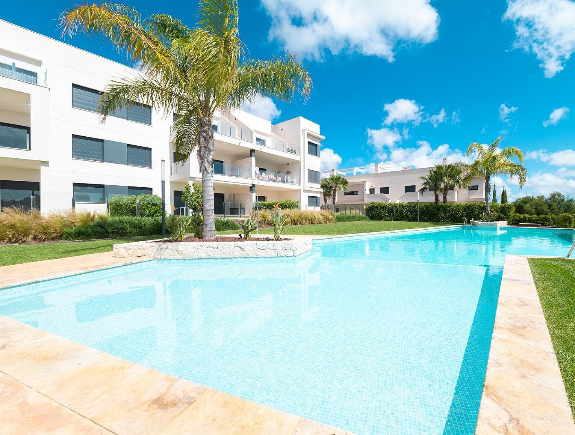 2-Bedroom Apartment in Pinar de Campoverde, Pilar de la Horadada - Image 3