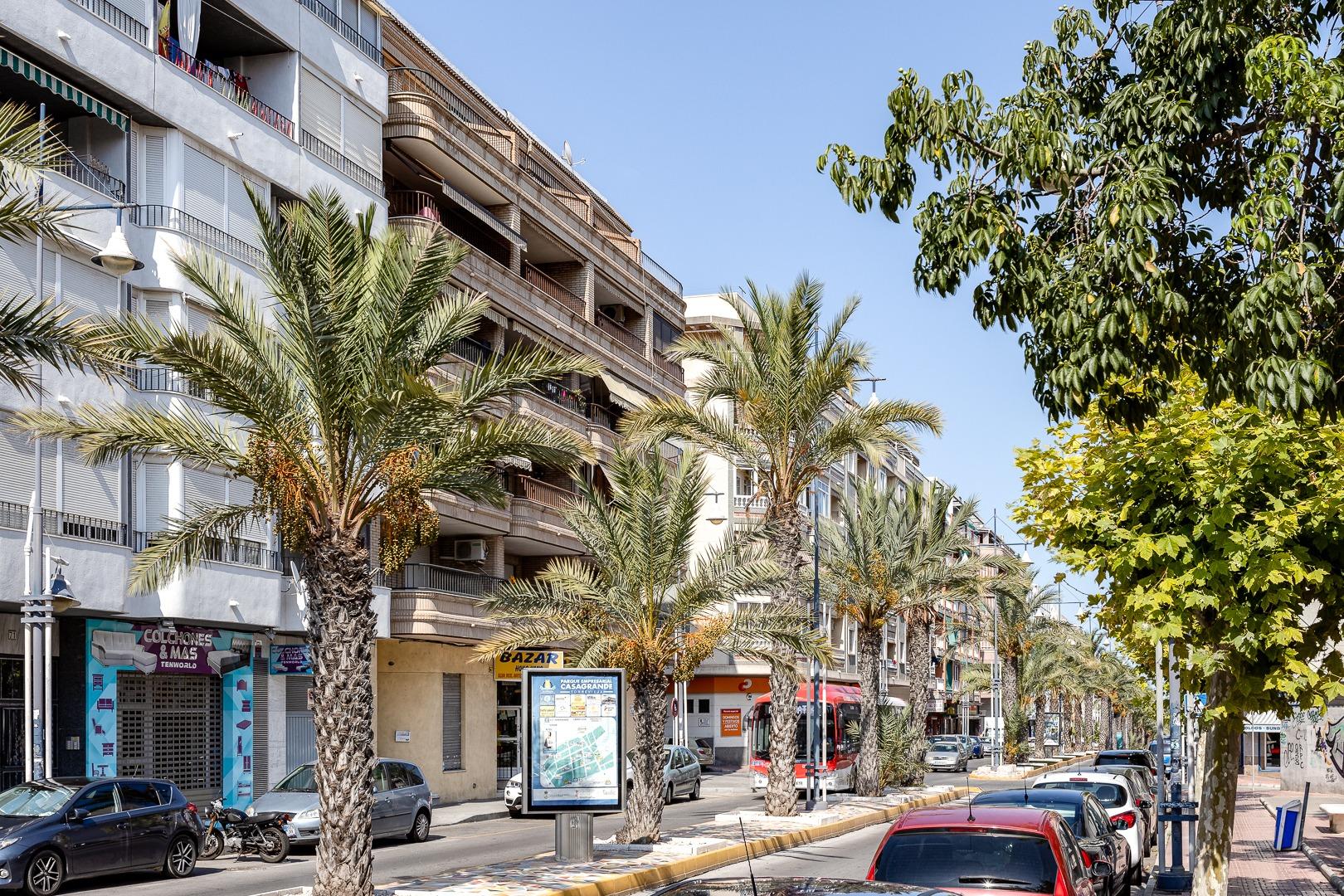 3-Bedroom Apartment in  Torrevieja - Image 2