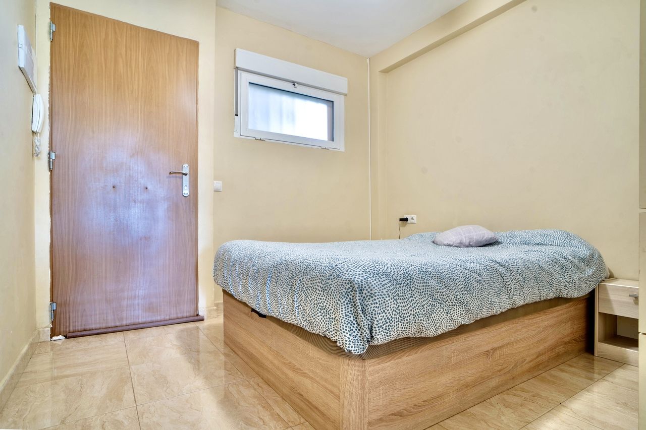 1-Bedroom Apartment in Guardamar del Segura - Image 8